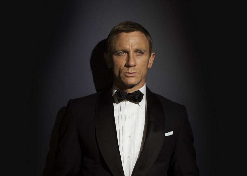 Daniel Craig Confirms Return as James Bond | Geekfeed
