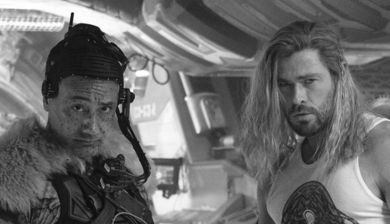 Chris Hemsworth Looks Massive in Thor 4 Wrap Photo | Geekfeed